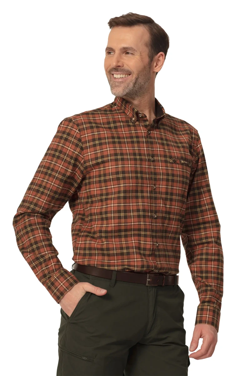 Mężczyzna w koszuli Tagart Willow Red - przód, stylowa i elegancka odzież męska.