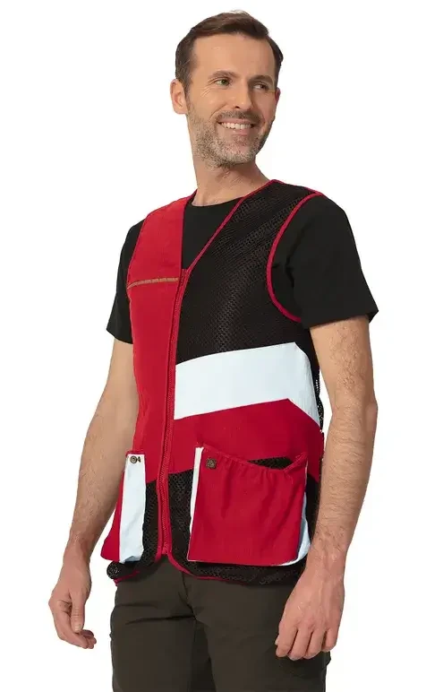 Mężczyzna w kamizelce Tagart Falcon w kolorze red, przód kamizelki.