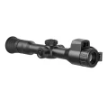 Prawa strona HIKMICRO Alpex 4K LRF Lite A40EL, ukazująca pokrętła do regulacji obrazu i obiektywu.