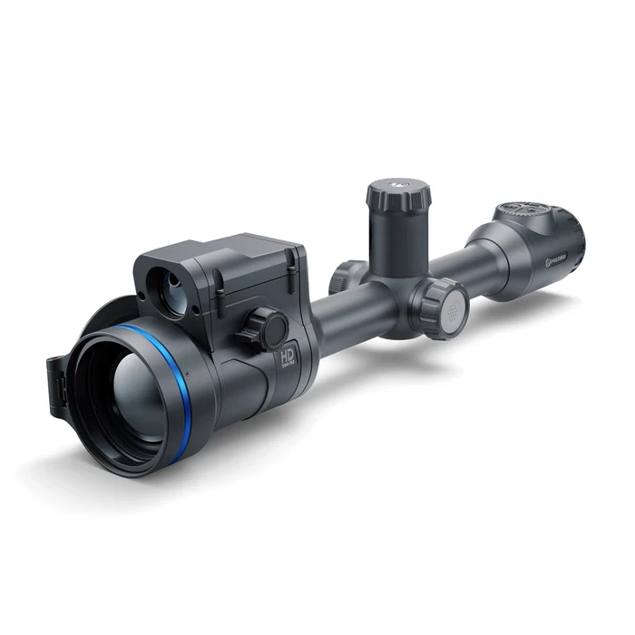 Pulsar Thermion 2 LRF XL60 z przodu, ukazujący nowoczesny obiektyw i solidną konstrukcję. Idealny na nocne polowania.
