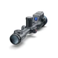Pulsar Thermion 2 LRF XG60 z tyłu, prezentujący wygodny okular i intuicyjne sterowanie. Świetny dla precyzyjnych strzałów.
