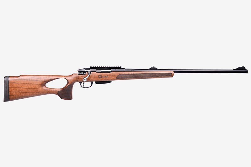 Sztucer ATA Arms Turqua II Thumbhole w pełnej okazałości – nowoczesna broń myśliwska z ergonomiczną kolbą typu thumbhole, zapewniającą pewny chwyt i wygodę strzelania nawet podczas długotrwałych polowań.