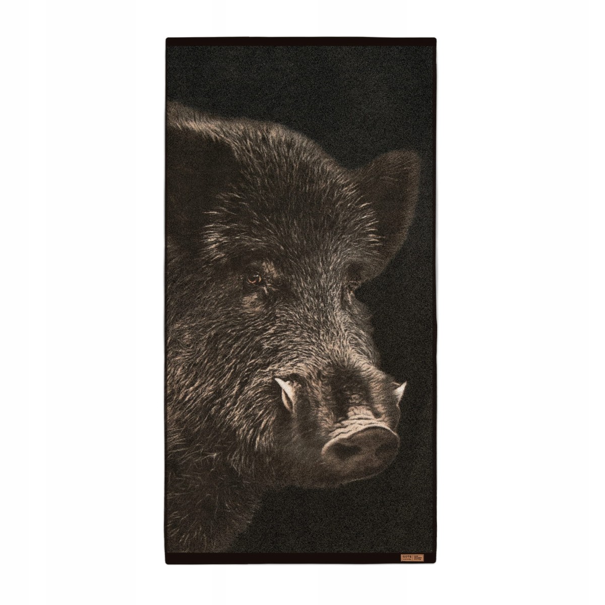 Ręcznik z wizerunkiem dzika z przodu, ukazujący realistyczny nadruk i elegancki czarny kolor. Idealny do codziennego użytku.