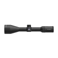 Boczny profil lunety Vector Optics Grizzly Pro 3-12x56i – widoczna smukła linia tubusu 30mm oraz boczny bębenek regulacji podświetlenia punktu celowniczego Fiber.