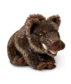 Realistyczna maskotka dzika widziana z lewej strony – pluszak 18 cm marki Uni-Toys, wykonany z miękkiego materiału, w naturalnych kolorach.