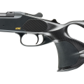 Zbliżenie na baskilę sztucera Blaser K95 Ultimate Carbon NX. Ręczne napinanie iglicy i system łamany - Ostoja24