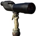 Górna część trójnoga Primos Trigger Stick Gen III 24-62'' z zamontowanym urządzeniem, ukazująca funkcjonalność i wygodę w trakcie obserwacji oraz celowania.