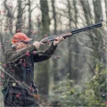 Bock mysliwski ATA SP Fonex podczas polowania w terenie. Swiatlowodowa muszka i wentylowana szyna 10 mm
