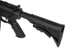 Zbliżenie na sportowy spust ELG Mil Spec i powiększony kabłąk w karabinku ZRO Delta AR 15. Hybrydowa komora Wylde
