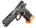 Pistolet wyczynowy CZ TS 3 Orange. Fabryczna półka na kciuk, pomarańczowy lejek magwell i obniżony środek ciężkości gwarantują absolutną kontrolę odrzutu na torze.