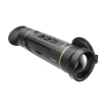 Zbliżenie na obiektyw termowizora Pixfra Sirius S650. Potężna optyka 50 mm f/0.9 i metalowa osłona - Ostoja24