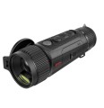 Rzut pod kątem na termowizor Nocpix Vista H35R, eksponujący zintegrowany dalmierz laserowy LRF. Pozwala on na precyzyjny pomiar odległości do celu do 1200 metrów podczas polowania.