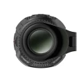Widok od strony okularu na monokular Nocpix Vista H35 z wygodną muszlą oczną. Za nią kryje się innowacyjny, okrągły wyświetlacz AMOLED o wysokiej rozdzielczości 2560×2560 pikseli.