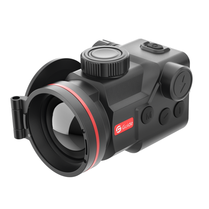 Zbliżenie na jasny obiektyw 50 mm F1.0 nasadki Guide TB650 2.0, który w połączeniu z czułym sensorem 18 mK zapewnia detekcję zwierzyny na dystansie do 2600 metrów.