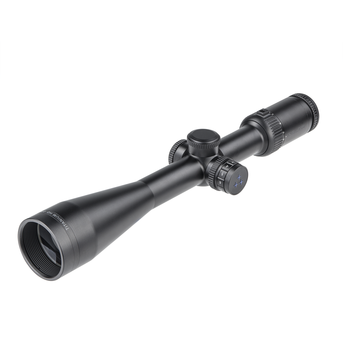 Zbliżenie na przednią soczewkę lunety Delta Titanium HD 2,5-15x50. Zaawansowane szkła High Definition zapewniają doskonałą ostrość i transmisję światła na poziomie 92 procent podczas zmierzchu.