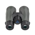 Zbliżenie na okulary lornetki myśliwskiej Delta Forest 12x50 Gen3. Zastosowane w układzie szkła ED o niskiej dyspersji i pryzmaty BaK4 oferują niezwykle jasny, kontrastowy obraz.