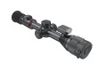 Celownik termowizyjny Nocpix BOLT H50R z zamkniętą, dedykowaną osłoną obiektywu, bezpiecznie chroniącą zaawansowaną optykę przed zarysowaniami i wilgocią podczas transportu w łowisku.