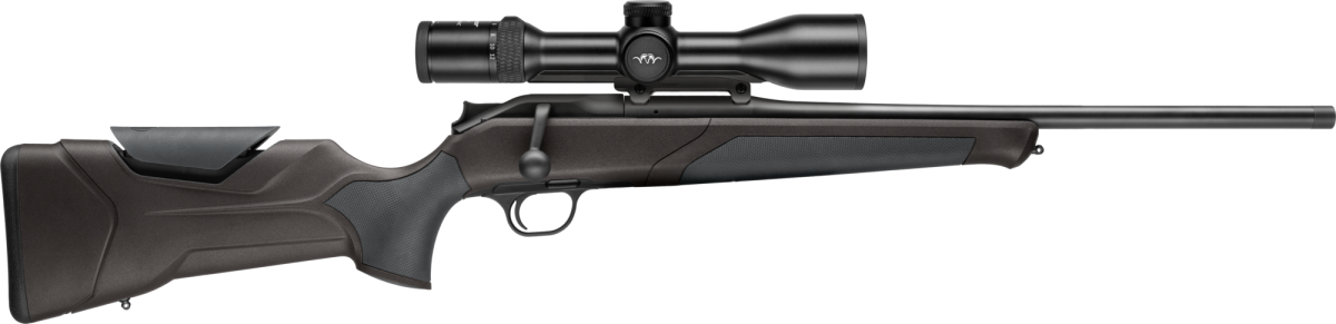 Boczny profil sztucera myśliwskiego Blaser R8 Professional 2.0 w kolorze Black-brown. Widok eksponujący syntetyczną osadę oraz matową lufę pokrytą twardą powłoką antykorozyjną DLC A+.