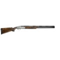 Pełny profil bocka śrutowego Benelli 828U Steel BE.S.T. Limited Edition kaliber 12/76, ukazujący elegancką osadę z drewna orzechowego klasy 5 oraz 28-calowe lufy Power Bore.