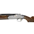 Lewy profil stalowej baskili bocka Benelli 828U Steel BE.S.T. z grawerunkiem i powłoką antykorozyjną. Solidna broń myśliwska o zrównoważonym wykończeniu, sprawdzająca się w trudnym terenie.