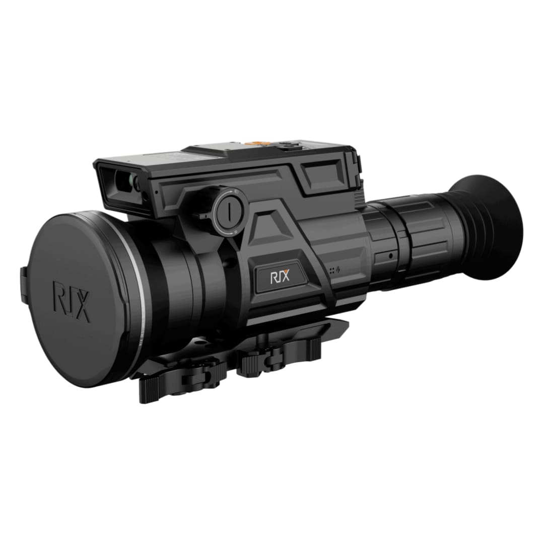Rzut pod kątem na termowizor RIX DBH D12, z widocznym zintegrowanym modułem dalmierza laserowego LRF oraz zielonym wskaźnikiem, ułatwiającym precyzyjne obliczenia na dalekich dystansach.