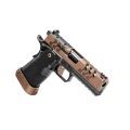 Pełna sylwetka sportowego pistoletu Kimber 2K11 PRO COYOTE OR w kalibrze 9x19 mm, prezentująca skrócony zamek z powłoką PVD i pełnowymiarowy, aluminiowy chwyt.
