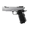 Zbliżenie na przednią część pistoletu Kimber 2K11 COMP STAINLESS, prezentujące fabryczny porting zamka i lufy, który skutecznie redukuje podrzut broni podczas dynamicznych zawodów strzeleckich.