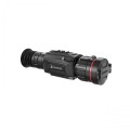 Boczny profil celownika termowizyjnego HIKMICRO Thunder Zoom TH50Z 2.0, ukazujący ergonomiczną konstrukcję z wytrzymałego stopu Magnalu odpornego na silny odrzut broni myśliwskiej.