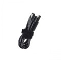 Zbliżenie na dołączony do zestawu kabel USB-C do odstraszacza Nitecore EMR40, umożliwiający sprawne i szybkie ładowanie wbudowanego akumulatora o pojemności 7800 mAh podczas terenowych wypraw ze sklepu Ostoja24.