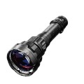 Profesjonalna latarka taktyczna Nitecore P40 ze sklepu Ostoja24, zaprezentowana od przodu, ukazująca innowacyjny system Dual Beam łączący emiter LEP z pięcioma diodami LED.