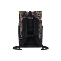 Tylny panel myśliwskiego plecaka wyprawowego Blaser Travel 35L. Widok na ergonomicznie wyściełane plecy, szerokie szelki oraz zintegrowany system mocowania do stelaża walizki podróżnej.