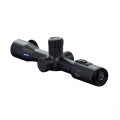 Detal wodoszczelnego przedziału zasilania w termowizorze PARD Pantera 384 35 mm LRF, przystosowanego do szybkiej wymiany popularnego ogniwa 18650, gwarantującego do 5 godzin ciągłej pracy.