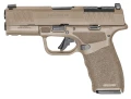 Boczny profil pistoletu do skrytego noszenia HS H11 Hellcat PRO FDE, podkreślający smukłą konstrukcję o szerokości zaledwie 27 mm i głębokie żebrowania ułatwiające przeładowanie.