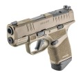 Widok na kuty na zimno przewód lufy Match Barrel pistoletu HS H11 Hellcat oraz stalowe przyrządy celownicze: szczerbinkę U-notch i świecącą trytową muszkę.