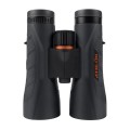 Boczny profil pancernego sprzętu outdoorowego Athlon Midas G2 12x50. Akcentuje grube, antypoślizgowe wykończenie chroniące uszczelnioną obudowę, która dzięki wypełnieniu argonem jest całkowicie odporna na zaparowanie i wodę.