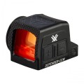 Zamknięty kolimator Vortex Defender-CCW Solar 3 MOA, widok z przodu. Solidna, kwadratowa obudowa z aluminium 7075-T6, asferyczna soczewka i widoczny u góry panel słoneczny Solar Auto D-TEC.