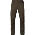 Spodnie myśliwskie Härkila Ragnar Slate Brown Willow Green. Widok z przodu na krój Active Fit z elastycznego materiału ArcStretch.