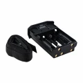 Wnętrze HIKMICRO T16. Zbliżenie na przedział zasilania dla 12 baterii AA lub 4 ogniw 18650 oraz wbudowaną pamięć wewnętrzną 64 GB.