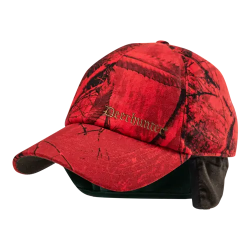 Wysoka czapka zimowa Deerhunter Ram Arctic w jaskrawym kamuflażu bezpieczeństwa Realtree Edge® Red, zapewniająca doskonałą widoczność dla myśliwych na polowaniach pędzonych oraz ochronę przed mrozem.
