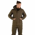Mężczyzna w kurtce Tagart Thunder Thermo 4 Heat stoi na wprost, z rękami w kieszeni, prezentując elegancki wygląd oraz ciepłe właściwości kurtki.