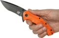 Nóż outdoorowy Skif Griffin II BSW Orange w dłoni. Jaskrawa rękojeść G-10 i jelec z płetwy flippera gwarantują pewny chwyt oraz bezpieczeństwo.