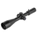 Zbliżenie na duży obiektyw 56 mm lunety Delta Javelin, wykorzystujący szkło ED dla jasnego obrazu i redukcji aberracji chromatycznej.