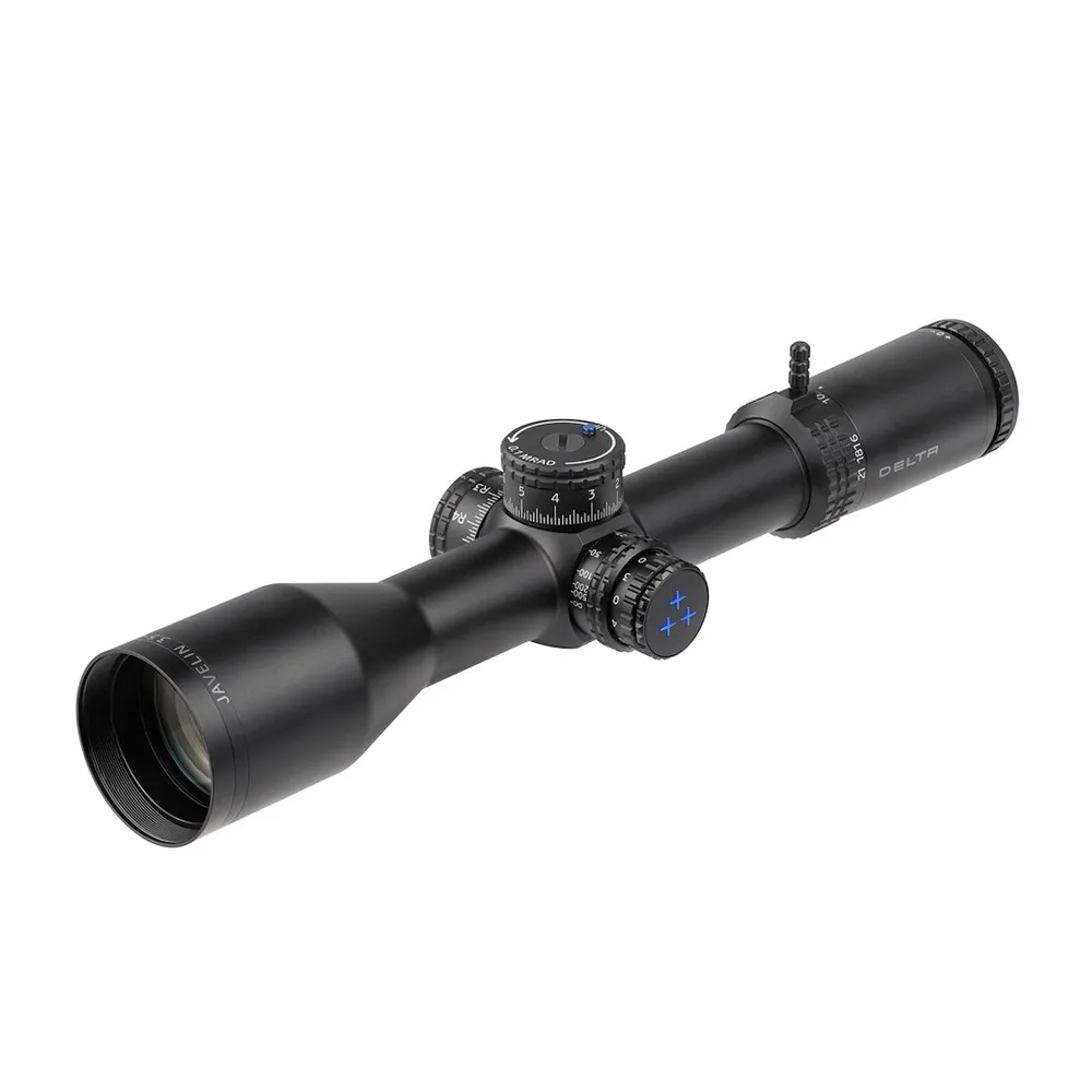 Zbliżenie na obiektyw 50 mm lunety Delta Javelin ze szkłami ED, zapewniający jasny obraz o zmierzchu.