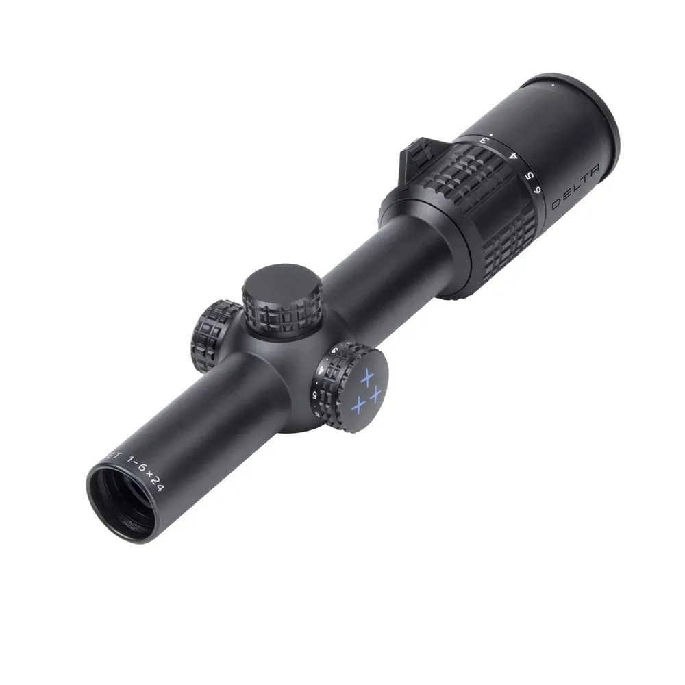 Zbliżenie obiektywu 24 mm w Delta Hornet 1-6x24. Szeroki kąt widzenia umożliwia szybkie celowanie obuoczne na krótkim dystansie.