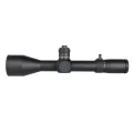Profil boczny lunety Delta Stryker HD 4.5-30x56. Widoczne duże pokrętło paralaksy od 23 m oraz pancerny tubus 34 mm.
