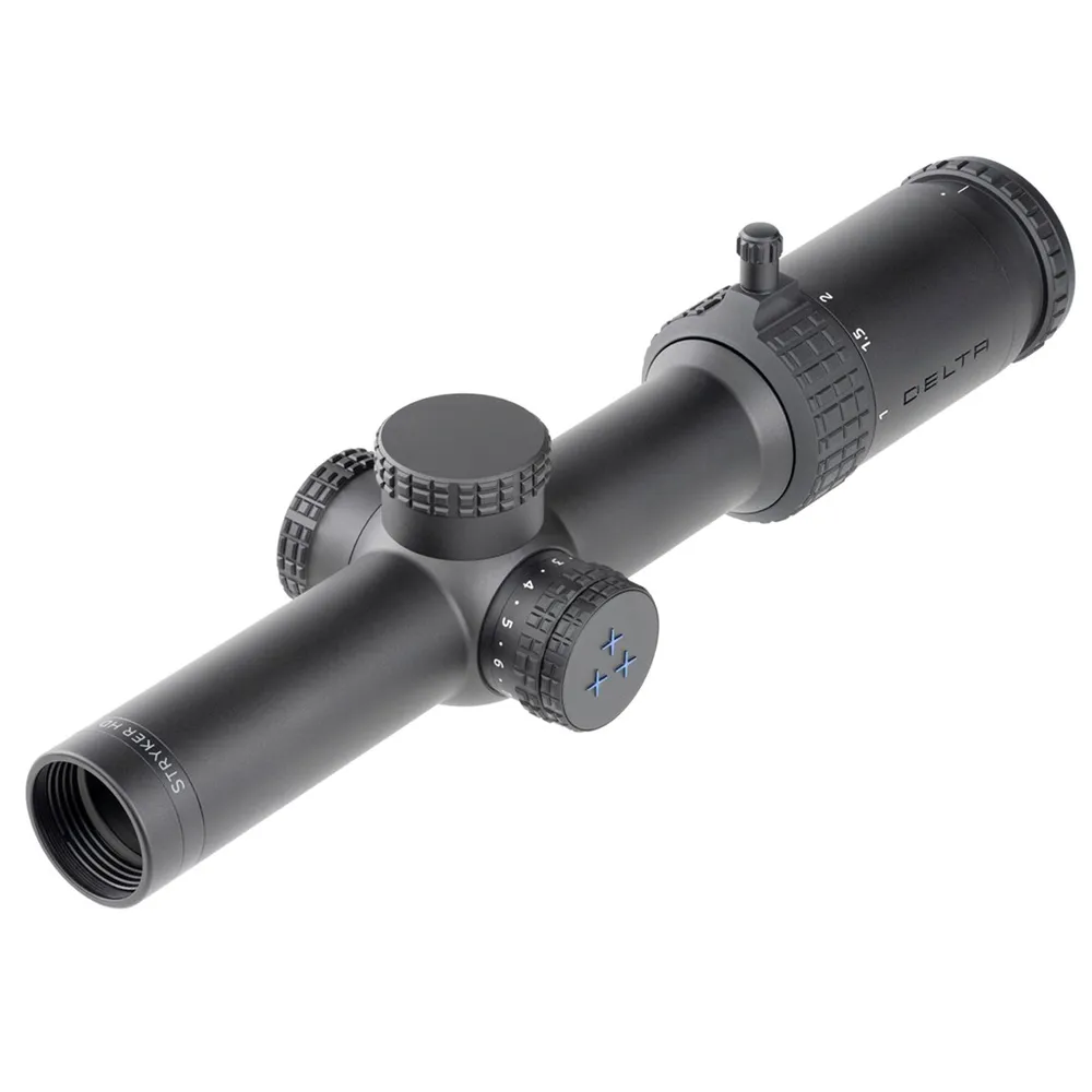 Delta Stryker HD 1-6x24 pod kątem. Widoczna dźwignia powiększenia 1-6x dla płynnych przejść między celami na torze.