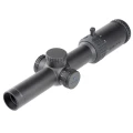 Delta Stryker HD 1-6x24 pod kątem. Widoczna dźwignia powiększenia 1-6x dla płynnych przejść między celami na torze.