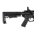 Teleskopowa kolba 5-pozycyjna i ergonomiczny chwyt pistoletowy w karabinku Hammerli TAC R1 22 LR do dynamicznego strzelectwa sportowego.
