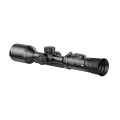 HIKMICRO Stellar SQ50LR 4.0 Blaser z lewego profilu z widoczną zintegrowaną szyną Blaser i wieżyczką na akumulator 18650